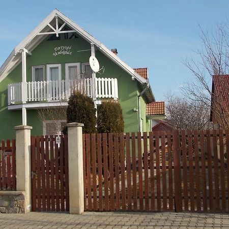 Casa Fortyogo Tîrgu Secuiesc Exterior foto